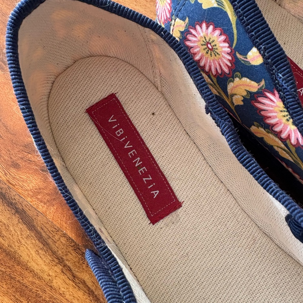NEW VIBI VENEZIA Santa Margherita The Rapallo Flats 39 8 Navy Floral Shoes - Picture 6 of 9